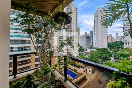 Apartamento à venda com 190m², 4 quartos e 3 vagas Apartamento à venda com 190m², 4 quartos e 3 vagasVaranda em L