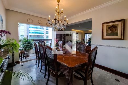 Apartamento à venda com 190m², 4 quartos e 3 vagas Apartamento à venda com 190m², 4 quartos e 3 vagasSala jantar