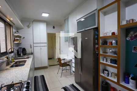 Apartamento à venda com 211m², 4 quartos e 4 vagas Apartamento à venda com 211m², 4 quartos e 4 vagasCozinha