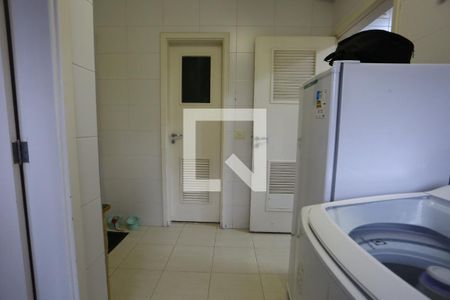 Apartamento à venda com 211m², 4 quartos e 4 vagas Apartamento à venda com 211m², 4 quartos e 4 vagasÁrea de Serviço