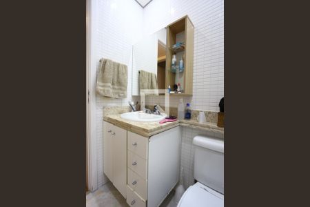 Apartamento à venda com 211m², 4 quartos e 4 vagas Apartamento à venda com 211m², 4 quartos e 4 vagasBanheiro