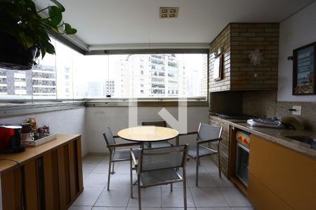 Apartamento à venda com 211m², 4 quartos e 4 vagas Apartamento à venda com 211m², 4 quartos e 4 vagasVaranda gourmet