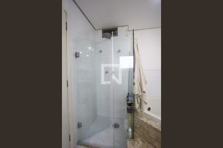 Apartamento à venda com 211m², 4 quartos e 4 vagas Apartamento à venda com 211m², 4 quartos e 4 vagasBanheiro da Suíte 2