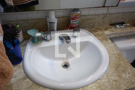 Apartamento à venda com 211m², 4 quartos e 4 vagas Apartamento à venda com 211m², 4 quartos e 4 vagasBanheiro da Suíte 1