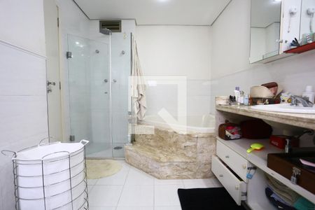 Apartamento à venda com 211m², 4 quartos e 4 vagas Apartamento à venda com 211m², 4 quartos e 4 vagasBanheiro da Suíte 2