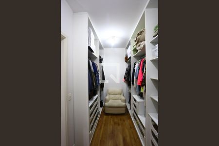 Apartamento à venda com 211m², 4 quartos e 4 vagas Apartamento à venda com 211m², 4 quartos e 4 vagasCloset da suíte 2