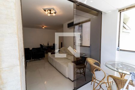 Apartamento à venda com 88m², 2 quartos e 1 vaga Apartamento à venda com 88m², 2 quartos e 1 vagaVaranda