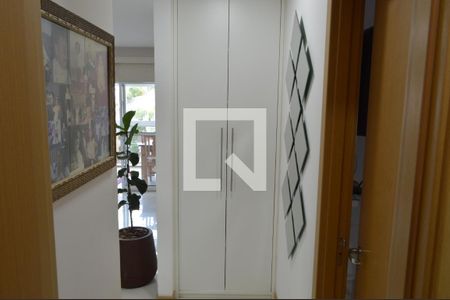 Apartamento à venda com 185m², 2 quartos e 2 vagasCorredor 