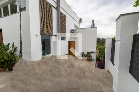 Casa à venda com 300m², 3 quartos e 2 vagas Casa à venda com 300m², 3 quartos e 2 vagasÁrea comum