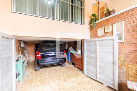 Casa à venda com 245m², 2 quartos e 2 vagas Casa à venda com 245m², 2 quartos e 2 vagasGaragem