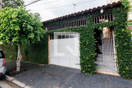 Casa à venda com 245m², 2 quartos e 2 vagas Casa à venda com 245m², 2 quartos e 2 vagasFachada