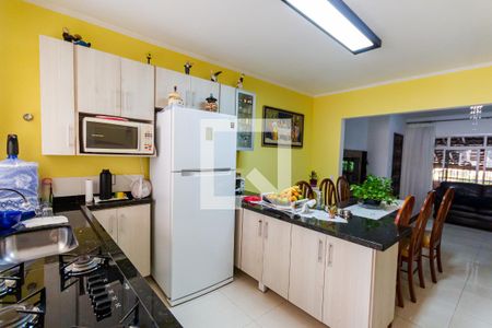 Casa à venda com 245m², 2 quartos e 2 vagas Casa à venda com 245m², 2 quartos e 2 vagasCozinha