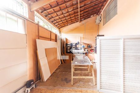 Casa à venda com 245m², 2 quartos e 2 vagas Casa à venda com 245m², 2 quartos e 2 vagasGaragem