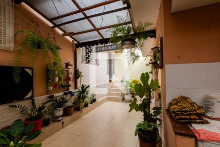 Casa à venda com 245m², 2 quartos e 2 vagas Casa à venda com 245m², 2 quartos e 2 vagasQuintal