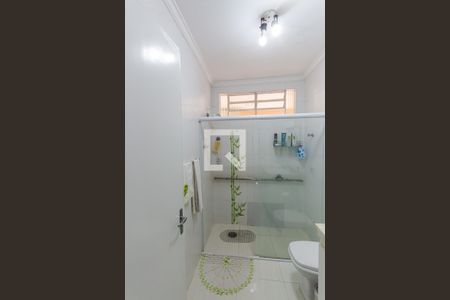 Casa à venda com 245m², 2 quartos e 2 vagas Casa à venda com 245m², 2 quartos e 2 vagasBanheiro