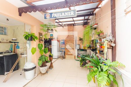 Casa à venda com 245m², 2 quartos e 2 vagas Casa à venda com 245m², 2 quartos e 2 vagasQuintal