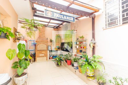 Casa à venda com 245m², 2 quartos e 2 vagas Casa à venda com 245m², 2 quartos e 2 vagasQuintal