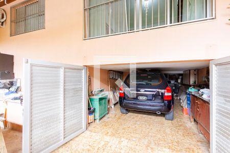 Casa à venda com 245m², 2 quartos e 2 vagas Casa à venda com 245m², 2 quartos e 2 vagasGaragem