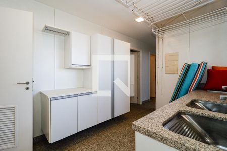 Apartamento à venda com 368m², 4 quartos e 5 vagas Apartamento à venda com 368m², 4 quartos e 5 vagasÁrea de Serviço