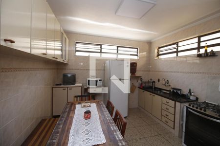 Casa à venda com 161m², 3 quartos e 2 vagasCozinha