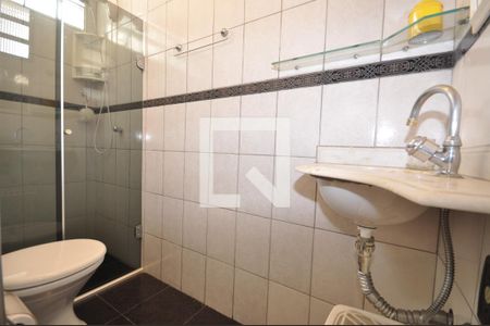 Casa à venda com 712m², 5 quartos e 6 vagasBanheiro da Suíte 2