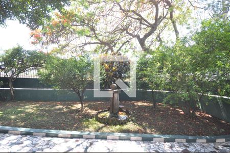 Casa à venda com 712m², 5 quartos e 6 vagasÁrea Verde