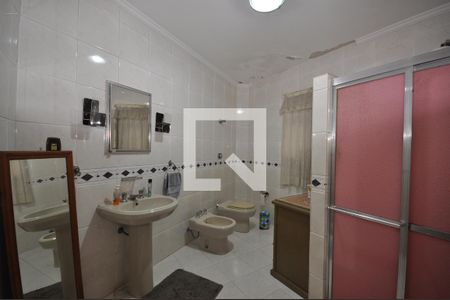 Casa à venda com 712m², 5 quartos e 6 vagasBanheiro da Suíte 1