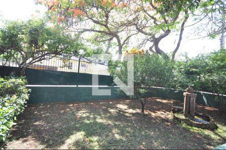 Casa à venda com 712m², 5 quartos e 6 vagasÁrea Verde