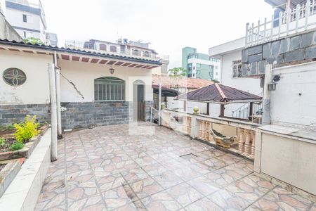Casa à venda com 360m², 5 quartos e sem vaga Casa à venda com 360m², 5 quartos e sem vagaQuintal
