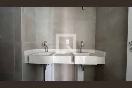 Apartamento à venda com 127m², 3 quartos e 2 vagas Apartamento à venda com 127m², 3 quartos e 2 vagasBanheiro da Suíte 2