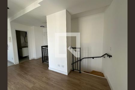Sala de apartamento para alugar com 2 quartos, 69m² em Jardim Tupanci, Barueri