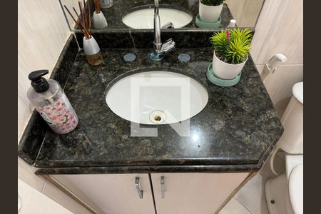 Casa de condomínio à venda com 180m², 3 quartos e 2 vagasLavabo