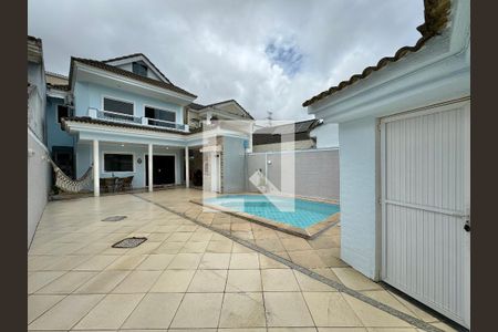 Casa de condomínio à venda com 180m², 3 quartos e 2 vagasÁrea externa