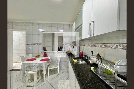 Casa de condomínio à venda com 180m², 3 quartos e 2 vagasCozinha