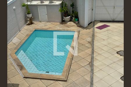Casa de condomínio à venda com 180m², 3 quartos e 2 vagasSuíte - Varanda - Vista