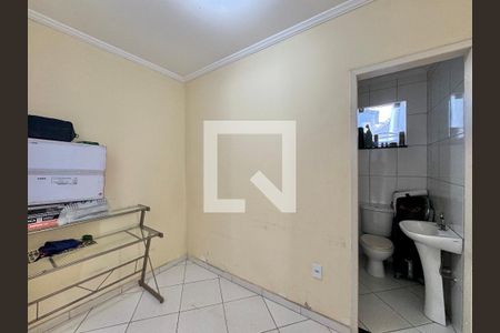 Casa de condomínio à venda com 180m², 3 quartos e 2 vagasÁrea de Serviço - Quarto