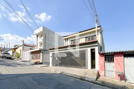 Casa à venda com 256m², 4 quartos e 6 vagasFachada + plaquinha