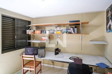 Casa à venda com 256m², 4 quartos e 6 vagasQuarto área de serviço