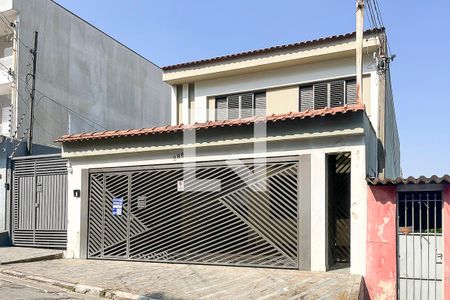 Casa à venda com 256m², 4 quartos e 6 vagasFachada + plaquinha