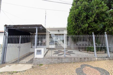 Casa à venda com 283m², 3 quartos e 1 vaga Casa à venda com 283m², 3 quartos e 1 vagaFachada
