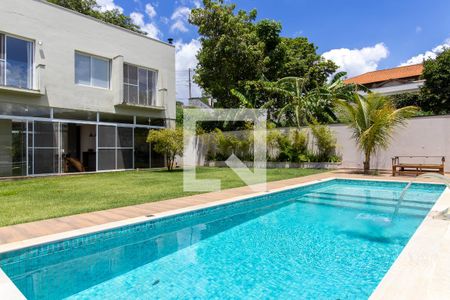 Casa de condomínio à venda com 567m², 4 quartos e 4 vagas Casa de condomínio à venda com 567m², 4 quartos e 4 vagasÁrea comum