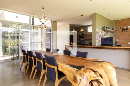 Casa de condomínio à venda com 567m², 4 quartos e 4 vagas Casa de condomínio à venda com 567m², 4 quartos e 4 vagasCopa