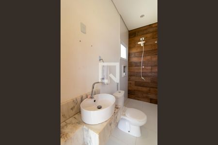 Casa de condomínio à venda com 567m², 4 quartos e 4 vagas Casa de condomínio à venda com 567m², 4 quartos e 4 vagasBanheiro