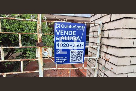 Casa à venda com 240m², 2 quartos e 3 vagasFachada