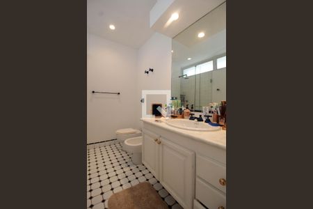 Apartamento à venda com 450m², 5 quartos e 3 vagas Apartamento à venda com 450m², 5 quartos e 3 vagasBanheiro da Suíte 3