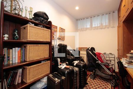 Apartamento à venda com 450m², 5 quartos e 3 vagas Apartamento à venda com 450m², 5 quartos e 3 vagasQuarto