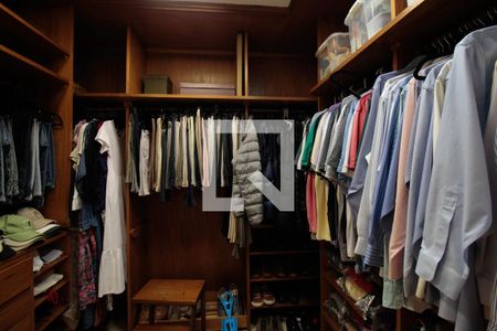 Apartamento à venda com 450m², 5 quartos e 3 vagas Apartamento à venda com 450m², 5 quartos e 3 vagasCloset da Suíte Master