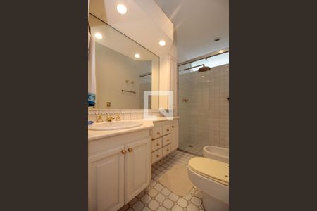 Apartamento à venda com 450m², 5 quartos e 3 vagas Apartamento à venda com 450m², 5 quartos e 3 vagasBanheiro da Suíte 2