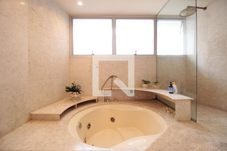 Apartamento à venda com 450m², 5 quartos e 3 vagas Apartamento à venda com 450m², 5 quartos e 3 vagasBanheiro da Suíte Master