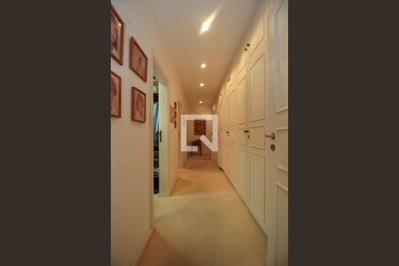 Apartamento à venda com 450m², 5 quartos e 3 vagas Apartamento à venda com 450m², 5 quartos e 3 vagasCorredor da Suíte Master